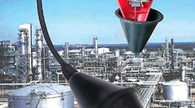 Float level switch for aggressive and corrosive liquids
